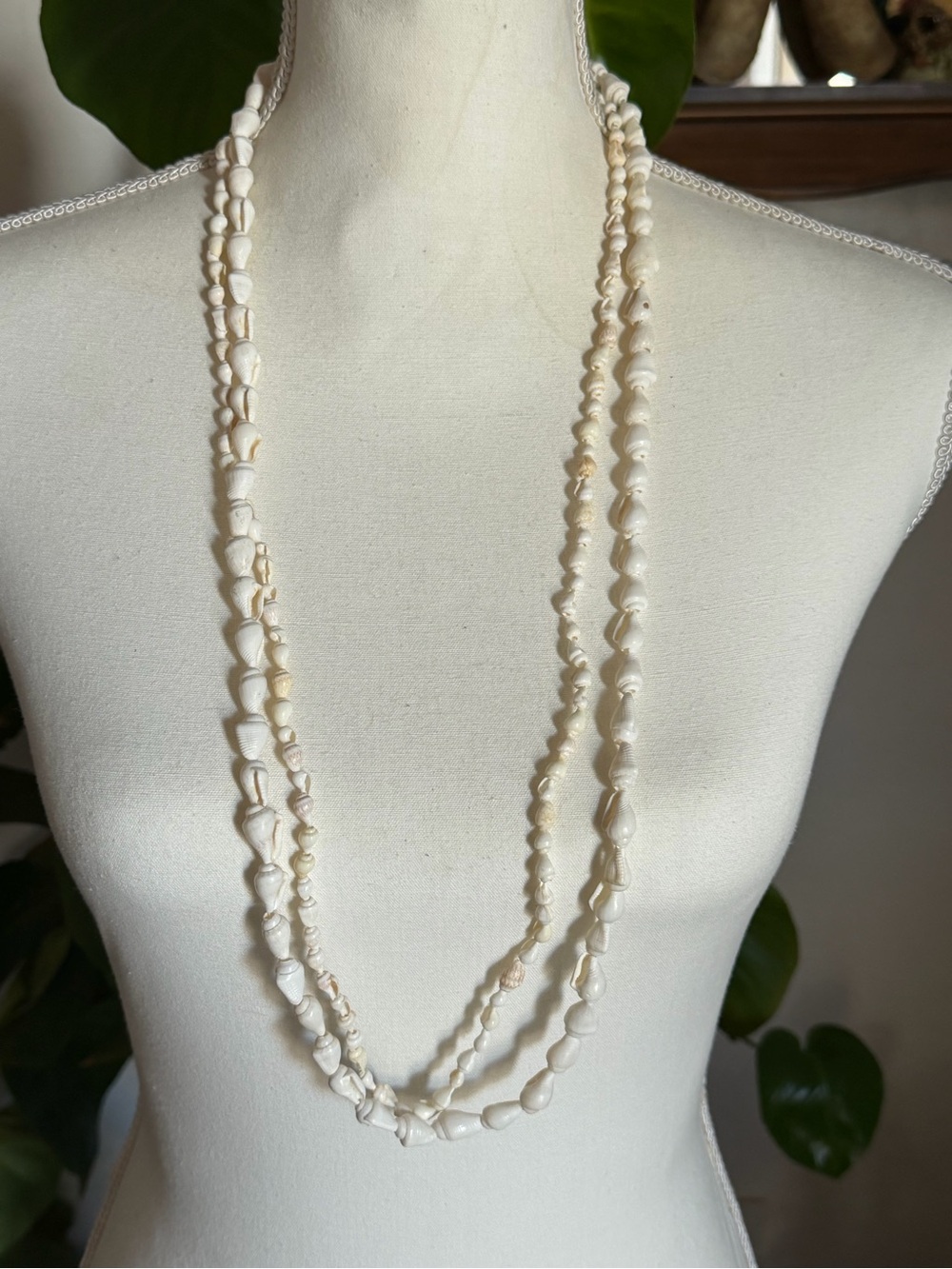 Vintage 60’s Hawaiian Graduated Nassa & Cowrie Shell Lei Necklace Set 2